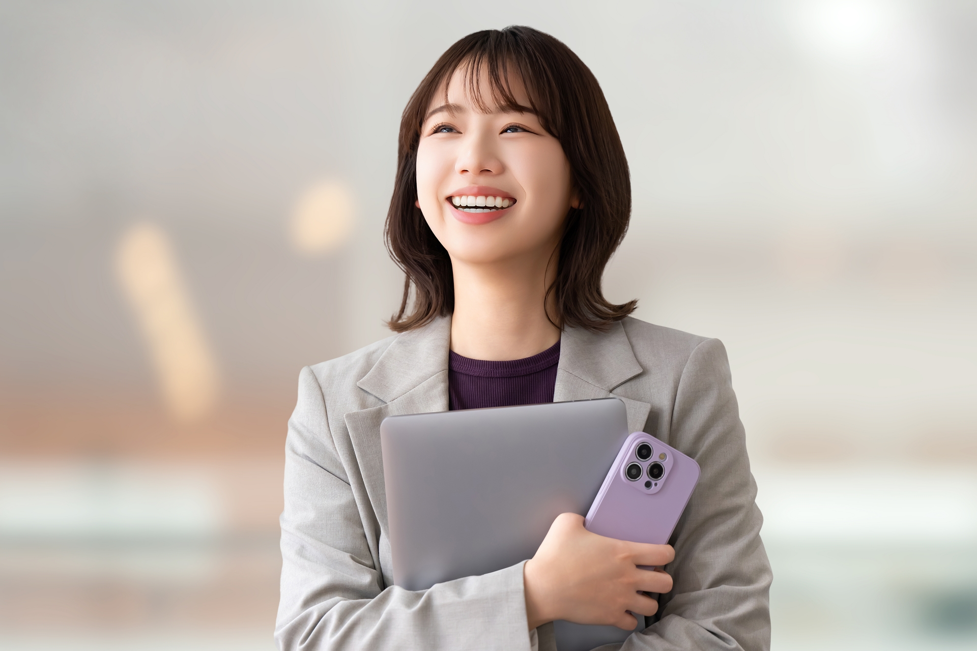 PCとスマホを利用するイメージ